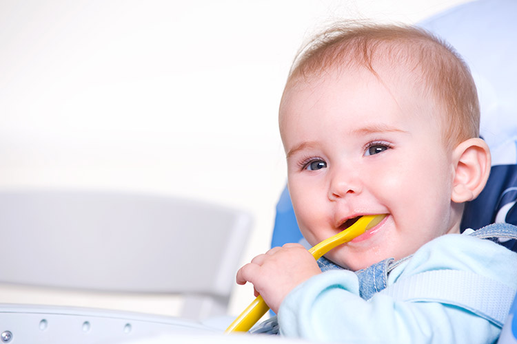 Причины появления кисты молочного зуба на десне у ребенка, в том числе при прорезывании, фото